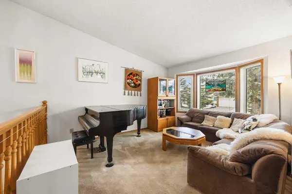 120 Edforth CRES NW, Calgary, AB T3A 3X3