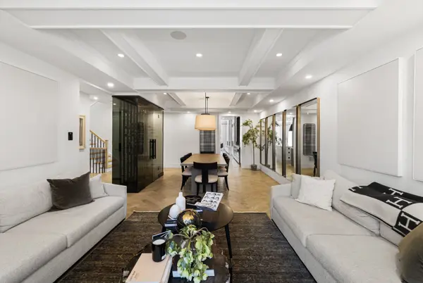 94 Binscarth RD, Toronto C09, ON M4W 1Y4