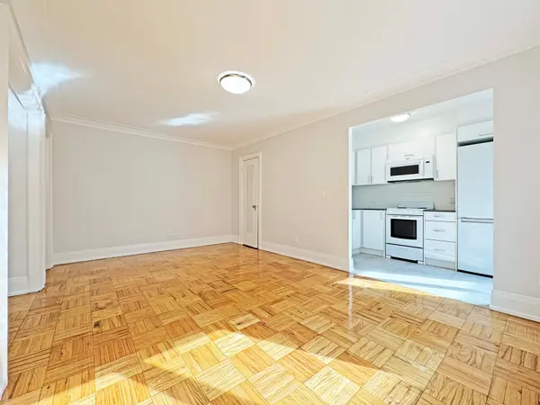 398 Avenue RD #525, Toronto C02, ON M4V 2H4