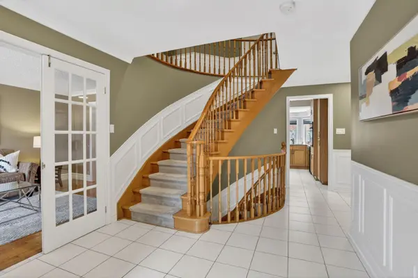 60 Emmett PL, Whitby, ON L1R 2B4