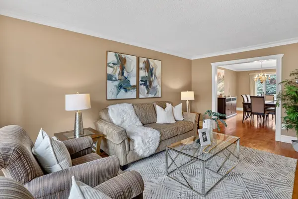 60 Emmett PL, Whitby, ON L1R 2B4