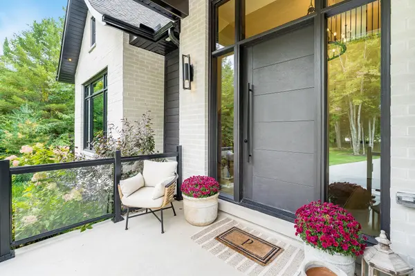 4 Sycamore CIR, Springwater, ON L0L 2K0