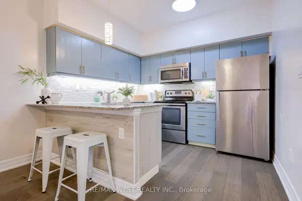 45 Sousa Mendes ST #101, Toronto W02, ON M6P 0A7