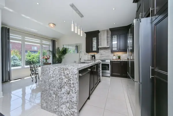 120 Rising Hill RDG, Brampton, ON L6Y 6B2