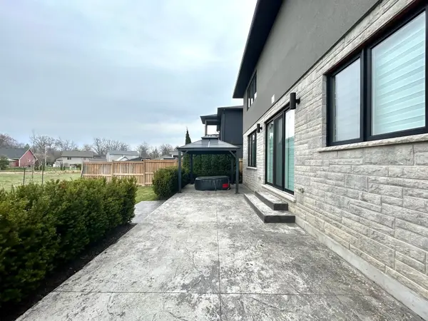 2864 Arrowsmith CT, Fort Erie, ON L0S 1S0