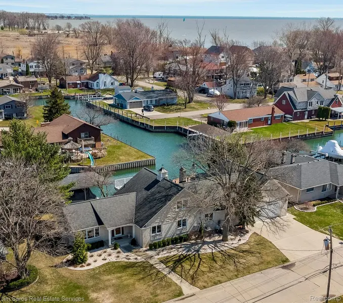 38008 Seaway CT, Harrison Charter Township, MI 48045