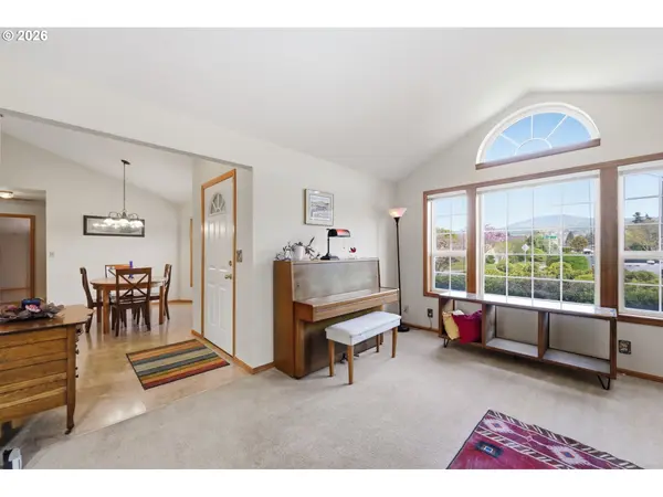 2277 BONNIE LN, Springfield, OR 97477