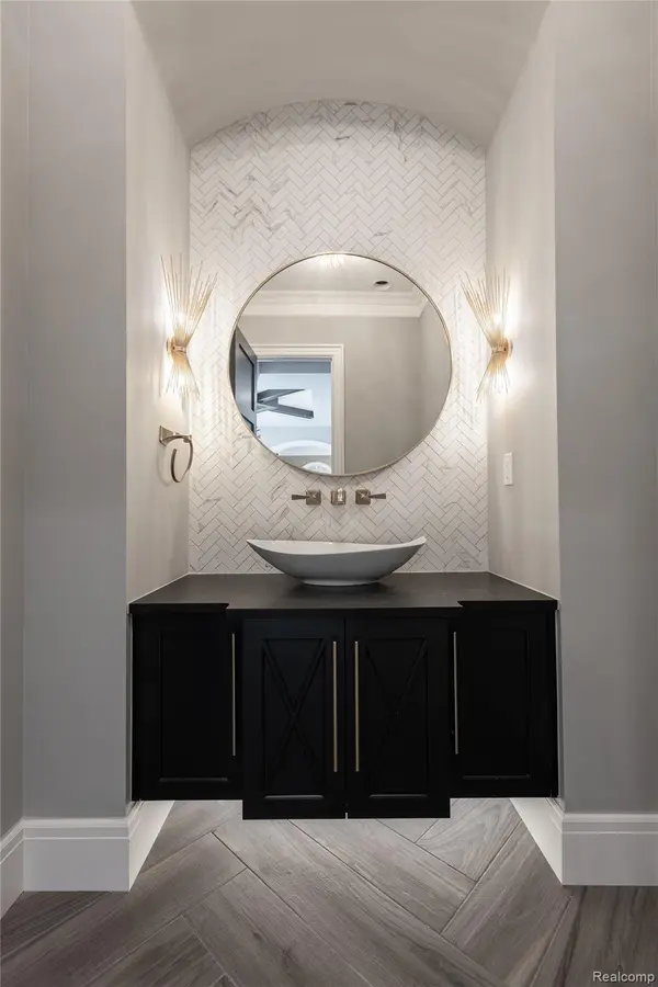 8200 Campground RD, Washington Township, MI 48095