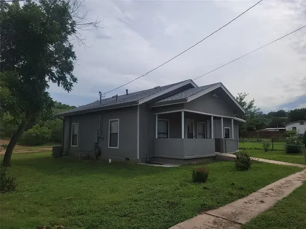 1009 W Mesquite Street, Coleman, TX 76834