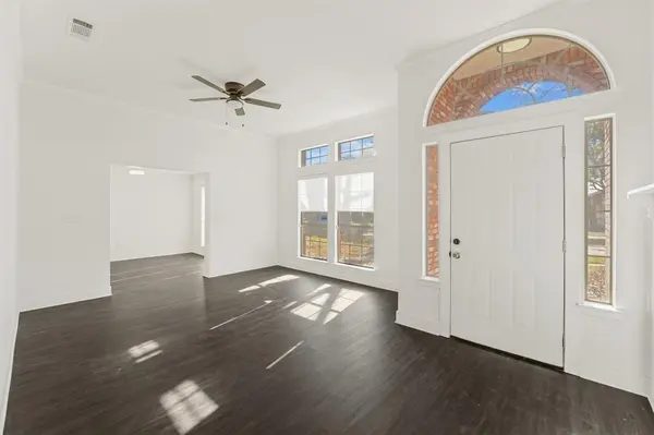 2912 Olympia Drive, Grand Prairie, TX 75052