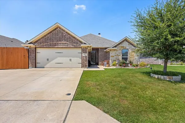 134 Donna Circle, Granbury, TX 76049