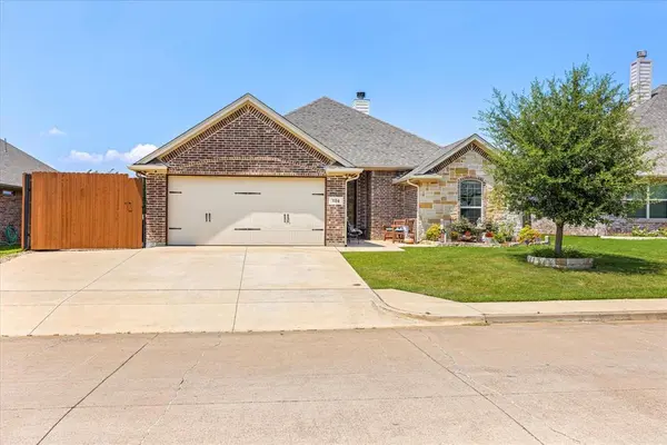 134 Donna Circle, Granbury, TX 76049