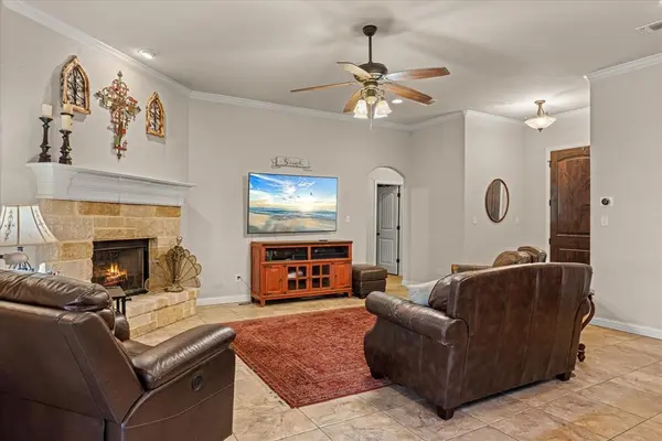 134 Donna Circle, Granbury, TX 76049