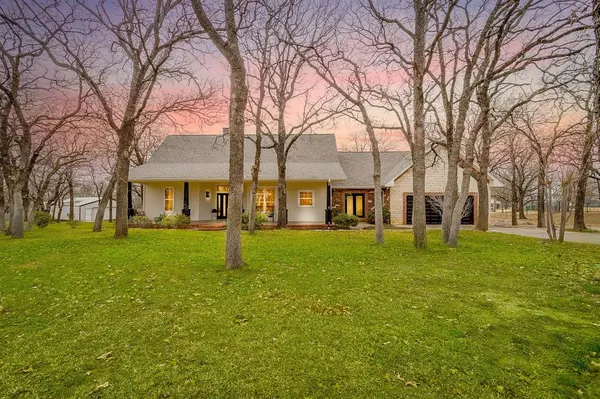 1114 Briarwood Street, Weatherford, TX 76087