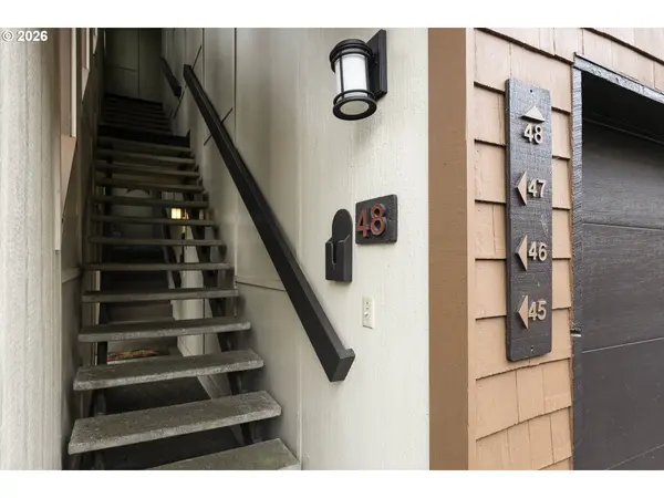 48 OSWEGO SMT, Lake Oswego, OR 97035