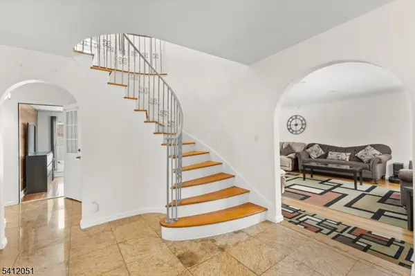 80 Glenwood Ave, Elmwood Park Boro, NJ 07407