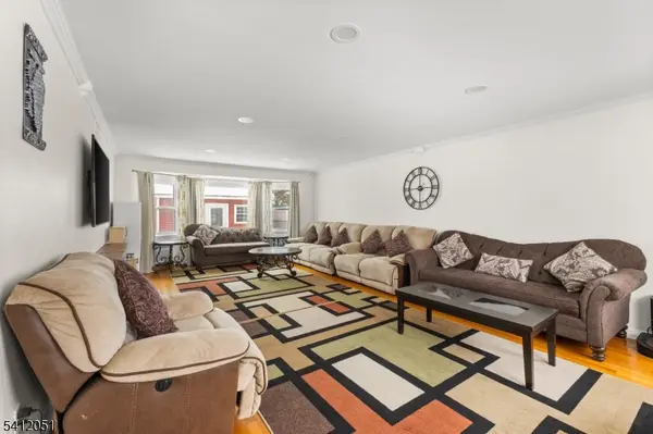 80 Glenwood Ave, Elmwood Park Boro, NJ 07407