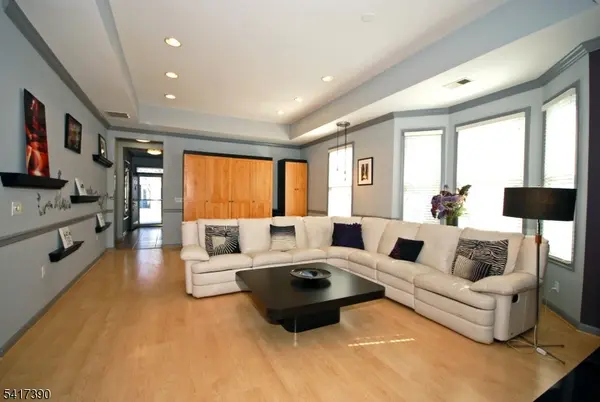 8 Quartz Way, Woodland Park, NJ 07424