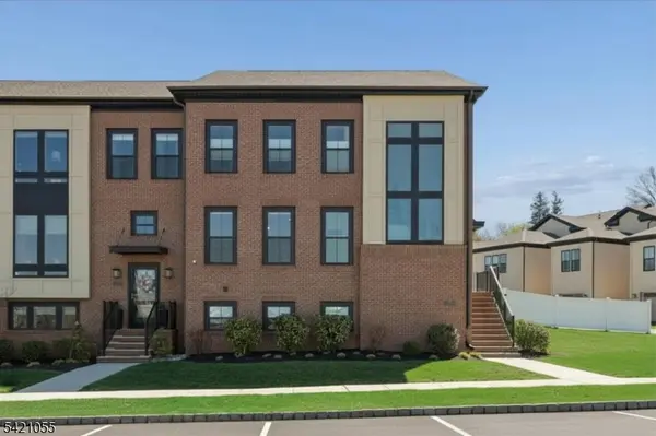 61 Village Dr, Montgomery Twp., NJ 08558