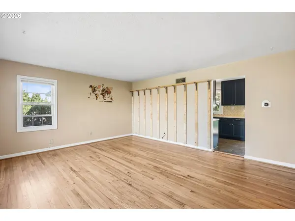 9306 SE SALMON ST, Portland, OR 97216