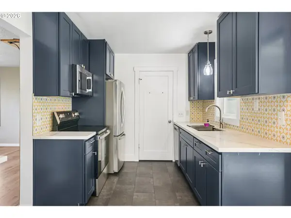 9306 SE SALMON ST, Portland, OR 97216