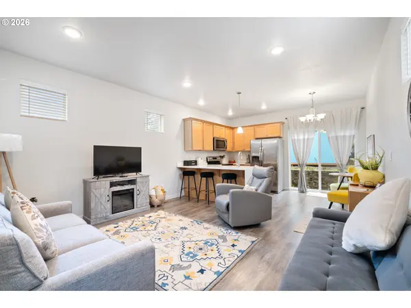 120 S LAGOON ST, Rockaway Beach, OR 97136