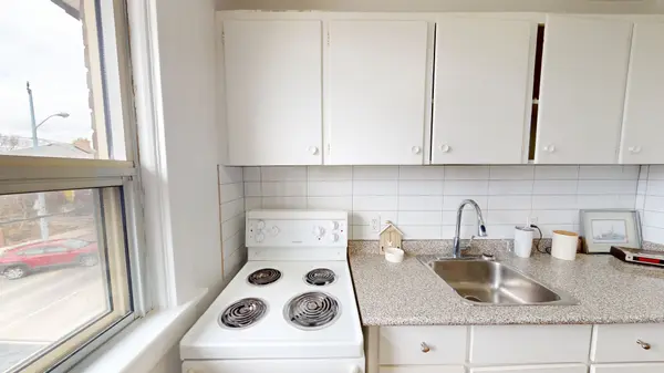 275 Oakwood AVE #Upper, Toronto C03, ON M6E 2V3