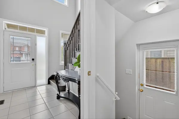 28 Mandley ST, Essa, ON L3W 0B6