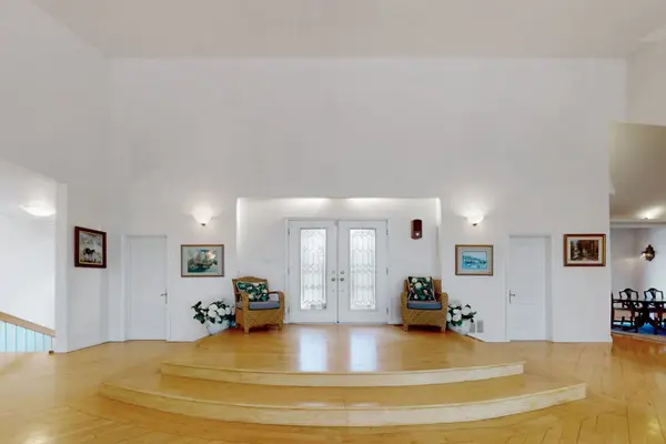 18381 McCowan RD, East Gwillimbury, ON L0G 1M0