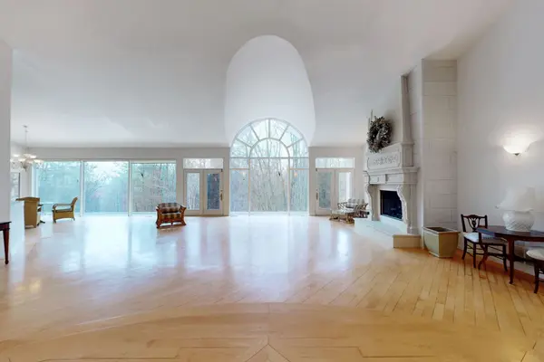 18381 McCowan RD, East Gwillimbury, ON L0G 1M0