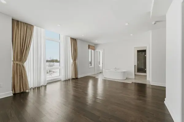 392 Farrell RD, Vaughan, ON L6A 4W8