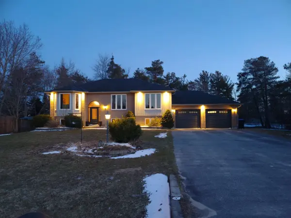 24 Parr BLVD, Springwater, ON L0M 1T0