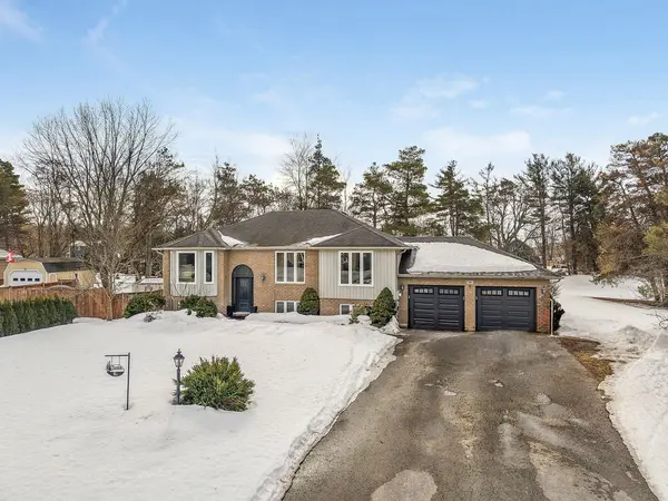 24 Parr BLVD, Springwater, ON L0M 1T0