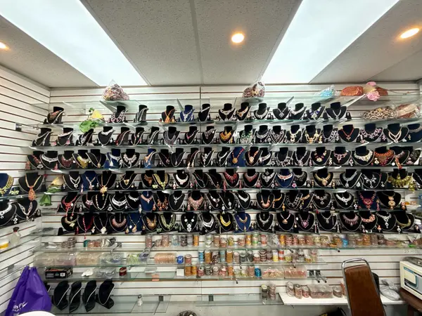 2575 Steeles AVE E #5, Brampton, ON L6T 5T1