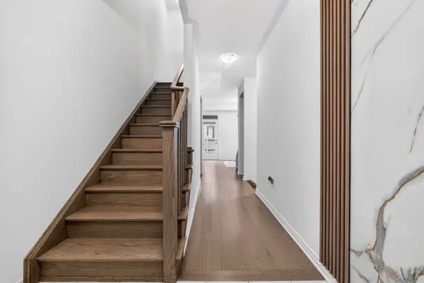 5186 Viola Desmond DR, Mississauga, ON L5M 2S7