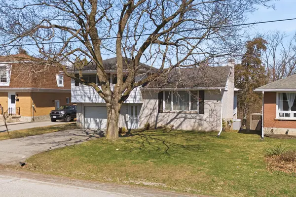 46 Edgehill RD, Belleville, ON K8N 2L1