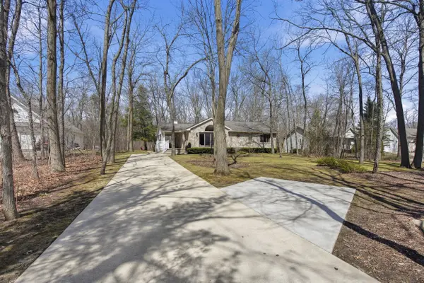 8816 Timberwood TRL, Lambton Shores, ON N0M 1T0