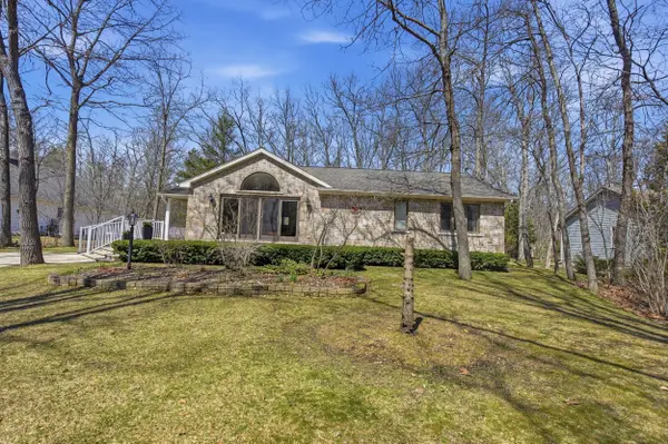 8816 Timberwood TRL, Lambton Shores, ON N0M 1T0