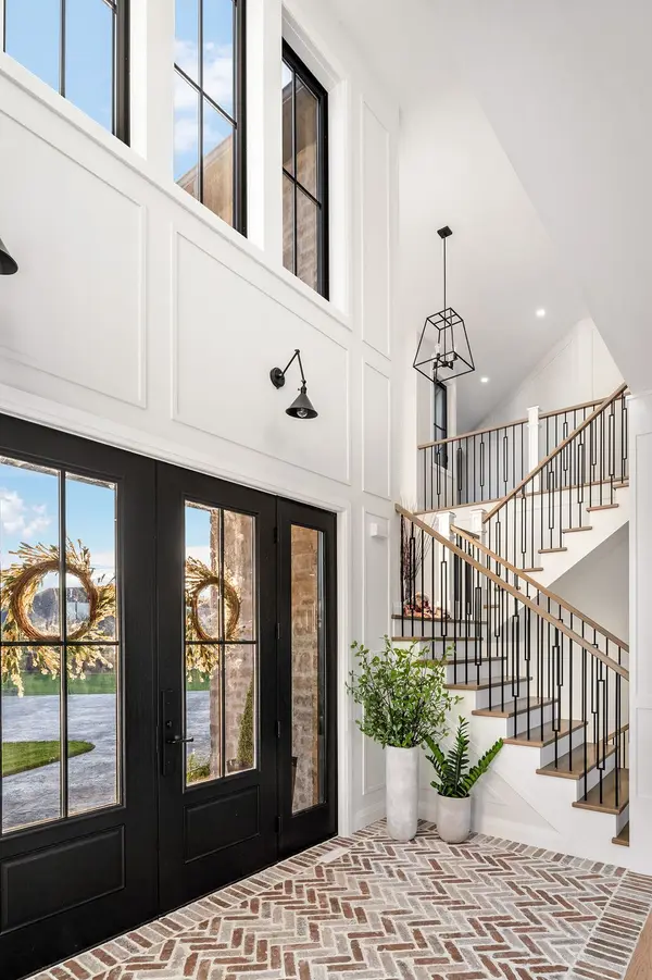 9861 Glendon DR #202, Middlesex Centre, ON N0L 1R0