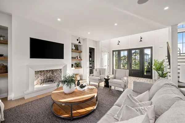 9861 Glendon DR #202, Middlesex Centre, ON N0L 1R0