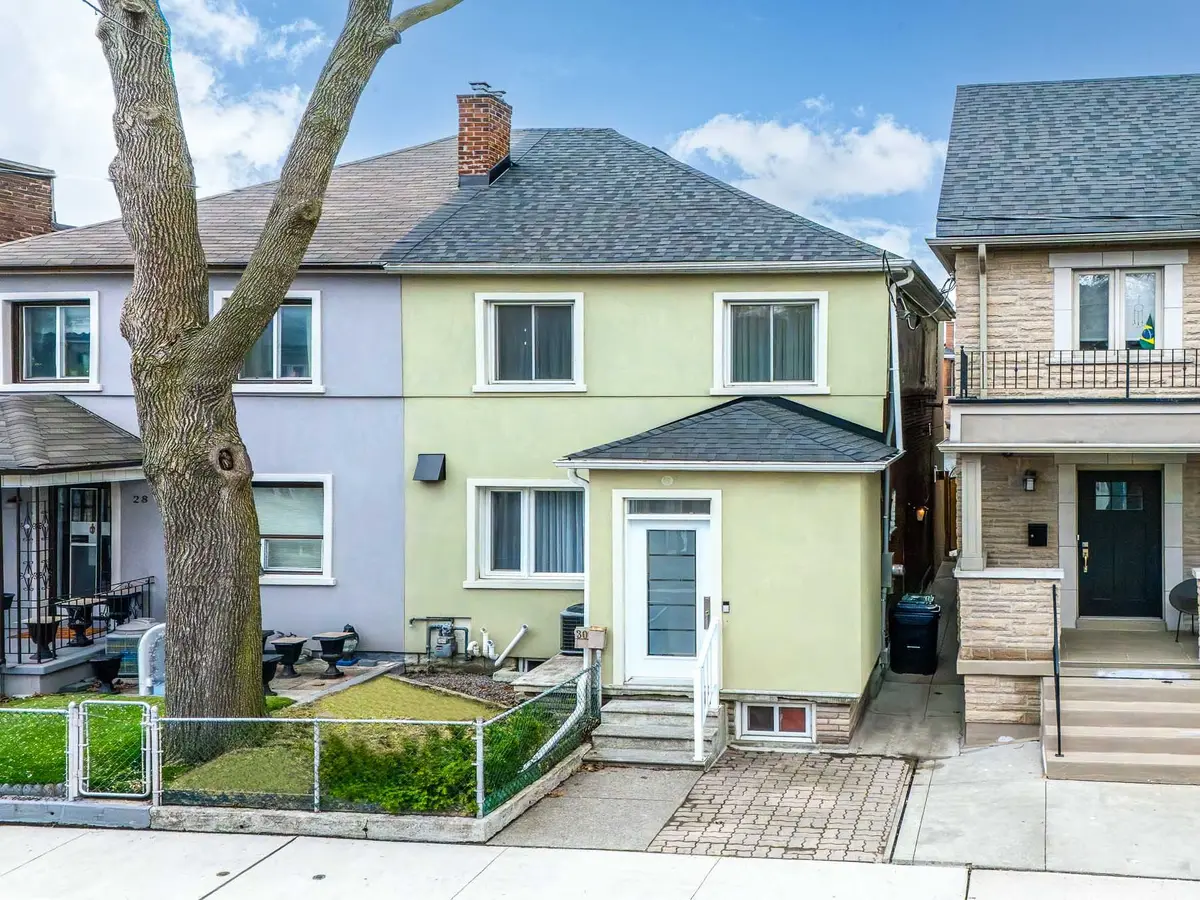 30 Carling AVE, Toronto W02, ON M6G 3S1