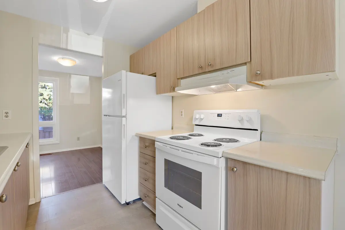 35 Thistledown CT #18, Barrhaven, ON K2J 1J4