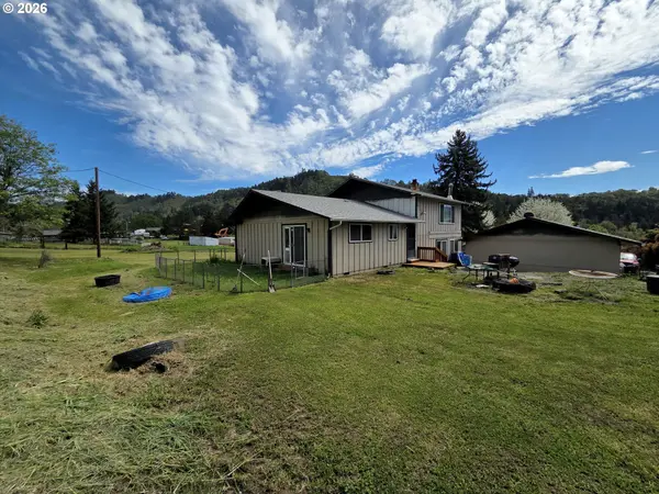 176 HOMESTEAD DR, Myrtle Creek, OR 97457