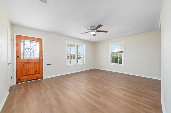 911 S Commercial Avenue, Coleman, TX 76834