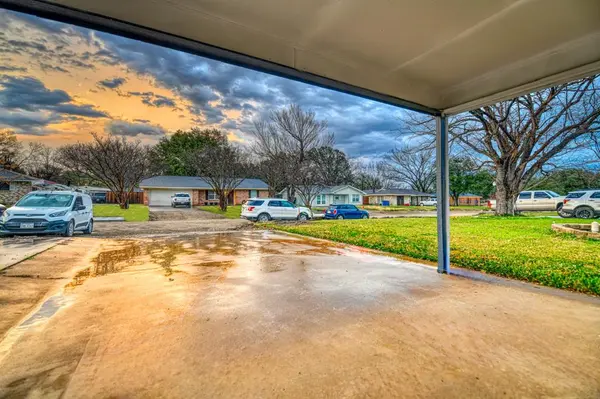 1304 Crestview Drive, Kaufman, TX 75142