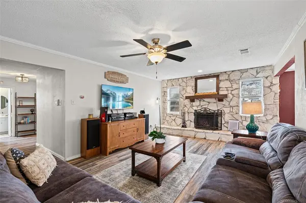 3900 Cresthill Road, Benbrook, TX 76116