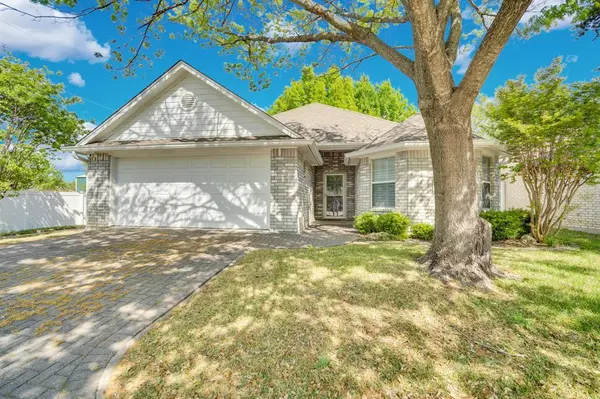 110 Enchanted Court, Red Oak, TX 75154