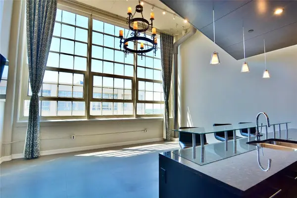 2600 W 7th Street #2820, Fort Worth, TX 76107