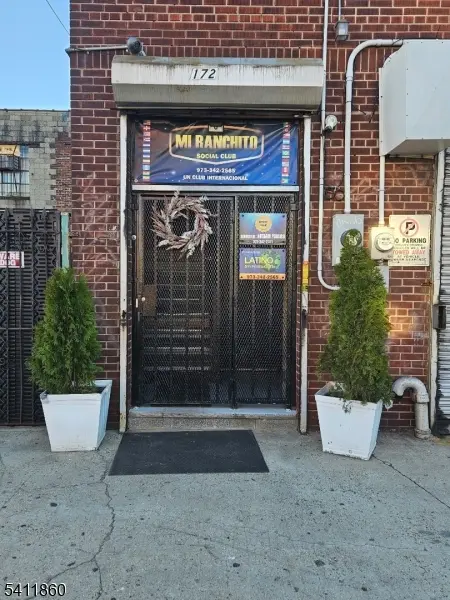 172 Thomas St, Newark City, NJ 07114