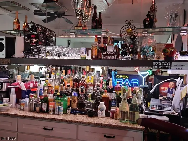 172 Thomas St, Newark City, NJ 07114